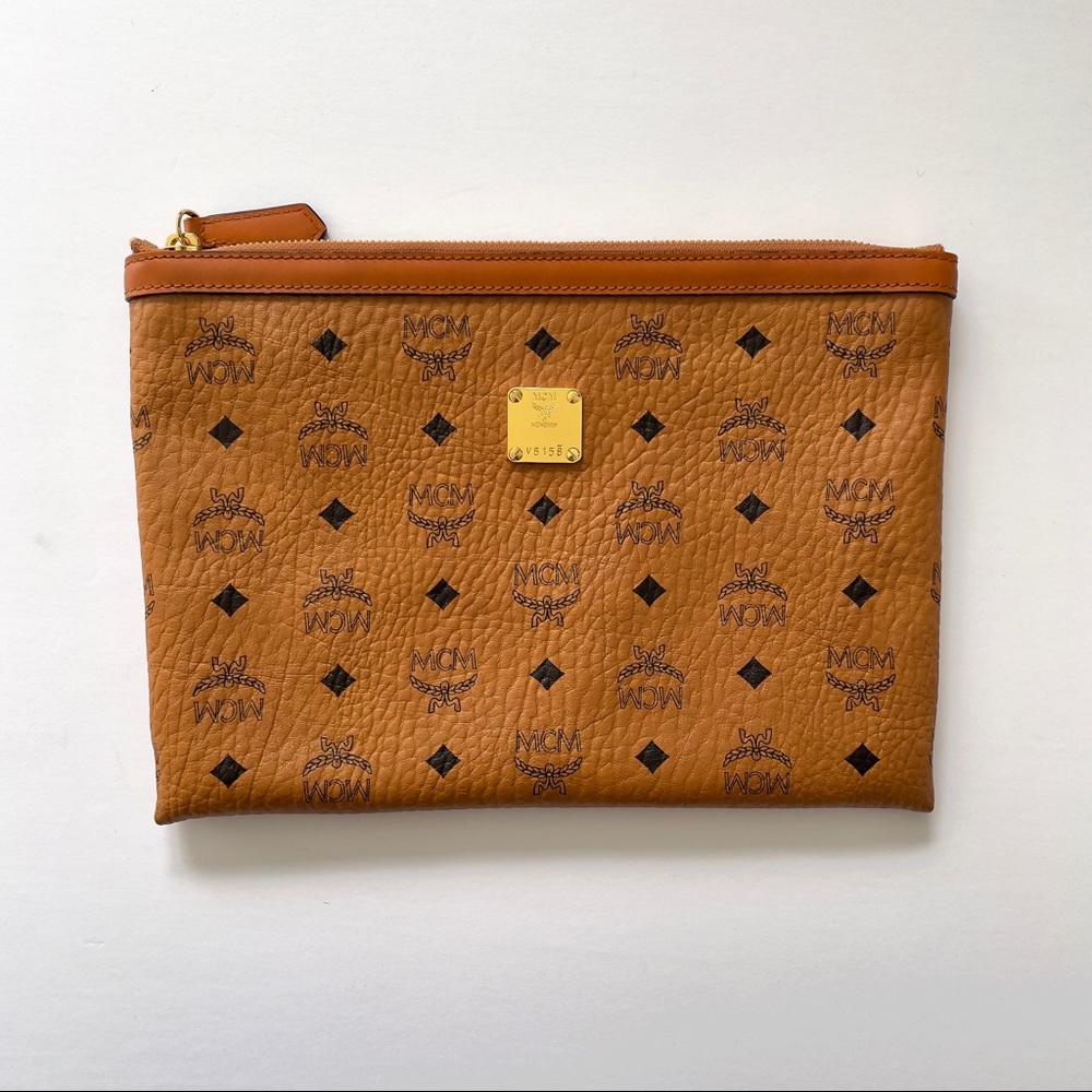 *RARE* MCM Medium Clutch in Visetos Original